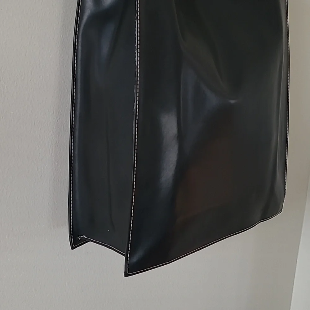 Givenchy Parfums Black Tote Bag with Snap Closure & Dual Handles - Picture 4 of 16